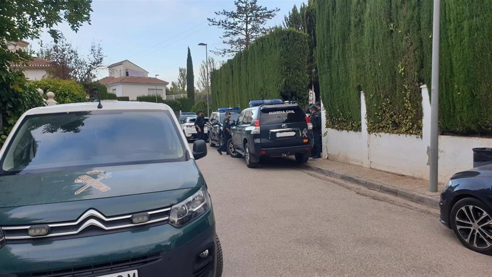 Los agentes están practicando registros en el área metropolitana de Granada (archivo)