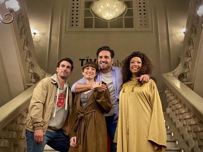 David Bustamente junto a Ana Dachs, Christian Sánchez y Ela Ruiz en la presentación del musical 'Ghost' en el Teatre Tívoli de Barcelona