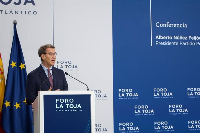 El presidente del Partido Popular (PP), Alberto núñez Feijóo, participa en una conferencia durante el foro, a 30 de septiembre de 2022, en la Isla de La Toja, O Grove, Pontevedra, Galicia (España). 