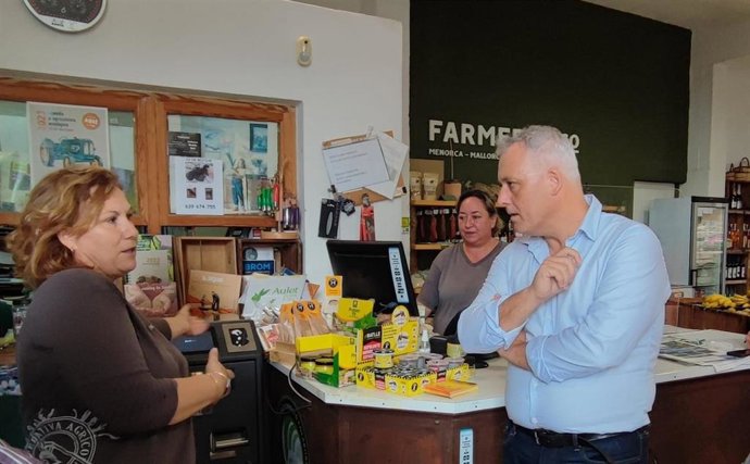 El conseller Jaume Alzamora durante su visita a Porreres.