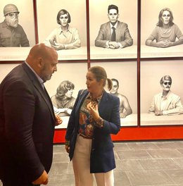 El presidente del PP de Palma, Jaime Martínez, y la consejera de Cultura, Turismo y Deportes de la Comunidad de Madrid, Marta Rivera de la Cruz.