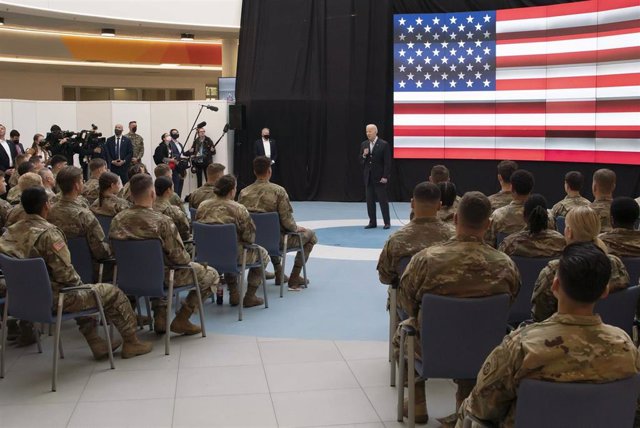 Archivo - El presidente de Estados Unidos, Joe Biden, habla a las tropas destinadas en la base estadounidense de la ciudad polaca de Jasionka. 