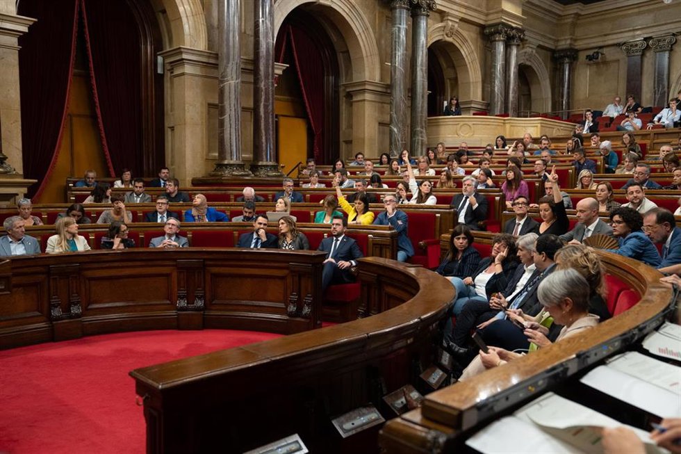 (5I-D) El conseller de Empresa y Trabajo de la Generalitat, Roger Torrent (ERC); la consellera de Presidencia de la Generalitat, Laura Vilagr; y el president de la Generalitat, Pere Aragons,durante la segunda sesión del Debate de Política General, en 