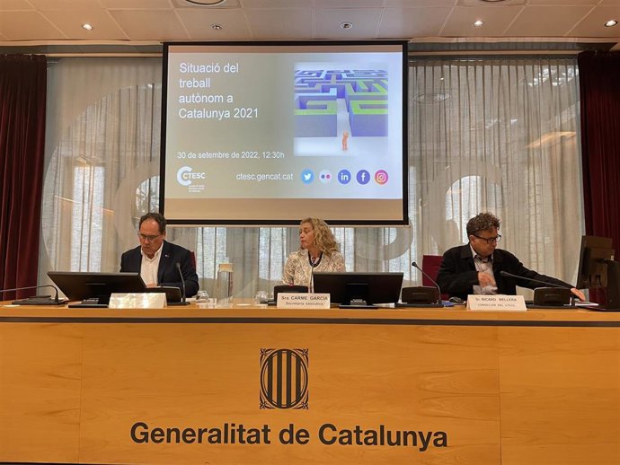 Enric Vinaixa, secretario de Trabajo de la Generalitat; Carme Garcia, secretaria ejecutiva del Ctesc, y Ricard Bellera, conseller del Ctesc.
