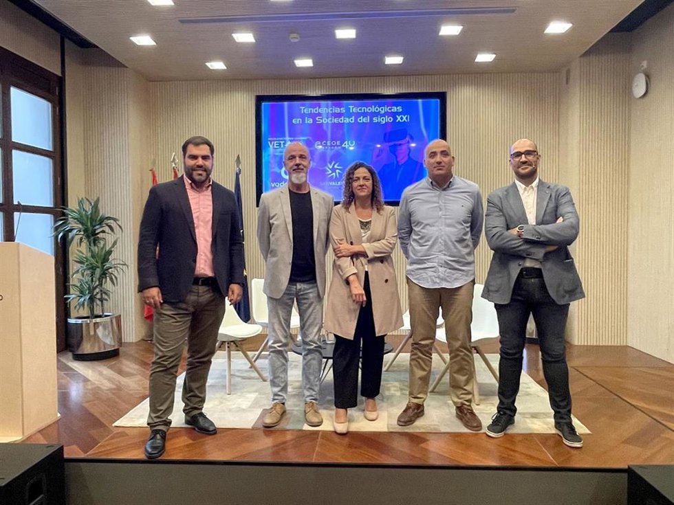 Participantes en la segunda sesión de las Jornadas sobre Tendencias Tecnológicas en la Sociedad del siglo XXI, organizadas por el Grupo San Valero, en colaboración con Vodafone, CEOE Aragón y Multilevel Hybrid Learning.