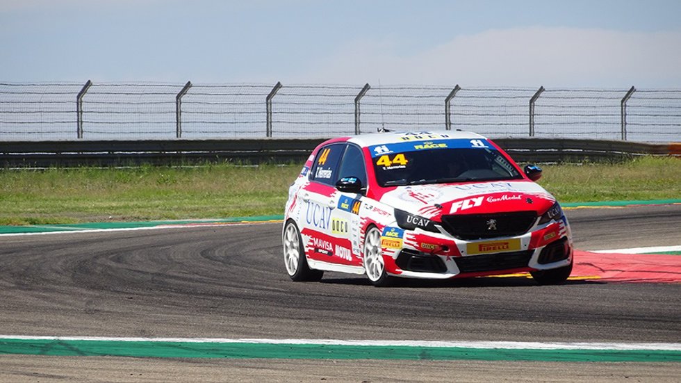 El coche del equipo  UCAV RAcing.