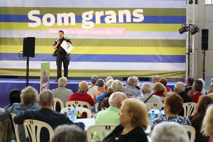 El 'Mes de la Gent Gran' de L'Hospitalet empieza su jornadada con más de 400 personas mayores