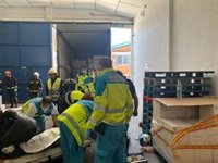 Herido grave un trabajador en Humanes al caerle encima el material que descargaba