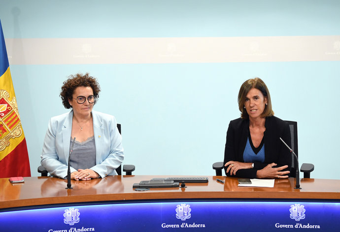 Judith Pallarés y Ester Vilarrubla en la presentación del PNIA.