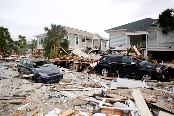 29 September 2022, US, Fort Myers: Homes and vehicles are seen destroyed on Fort Myers Beach in the aftermath of Category 4 Hurricane Ian in Florida. Photo: Douglas R. Clifford/Tampa Bay Times via ZUMA Press/dpa