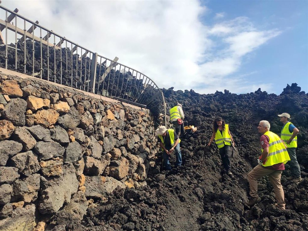 Tres investigadores de la UBU investigan el magnetismo terrestre en la roca volcánica de La Palma (Canarias)