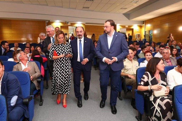 Lambán visita la 38 Feria del Jamón de Teruel, acompañado por la consejera Mayte Pérez, y el presidente de Asturias, Adrián Barbón.