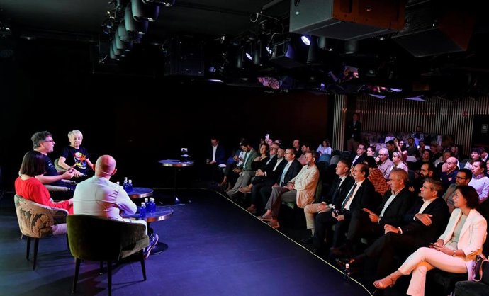 Juntos con la Hostelería celebra en el espacio Odiseo un encuentro sobre la comunicación experiencial de la gastronomía