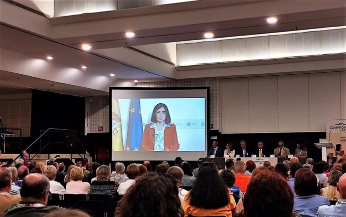 La ministra de Sanidad, Carolina Darias, durante su participación en el XXII Congreso de la Federación Española de Jugadores de Azar Rehabilitados (FEJAR), que se celebra en Sevilla bajo el lema 'Compromiso y ayuda mutua'.