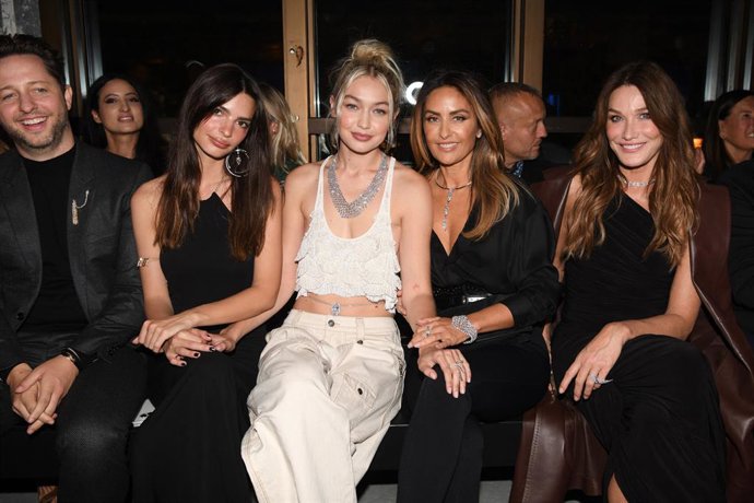 Derek Blasberg, Emily Ratajkowski, Gigi Hadid, Valérie Messika et Carla Bruni - Front Row - Défilé Messika haute joaillerie 2022 collection  Beyond The Light  lors de la fashion week PAP femme printemps / été 2023 le 29 septembre 2022  Agence Bestimage