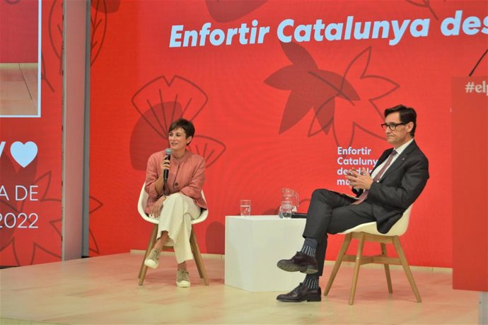 La minsitra Isabel Rodríguez en un acto junto al primer secretario del PSC, Salvador Illa en la primera sesión de la escuela de otoño PSC sobre municipalismo, bajo el lema 'Enfortir Catalunya des dels municipis.