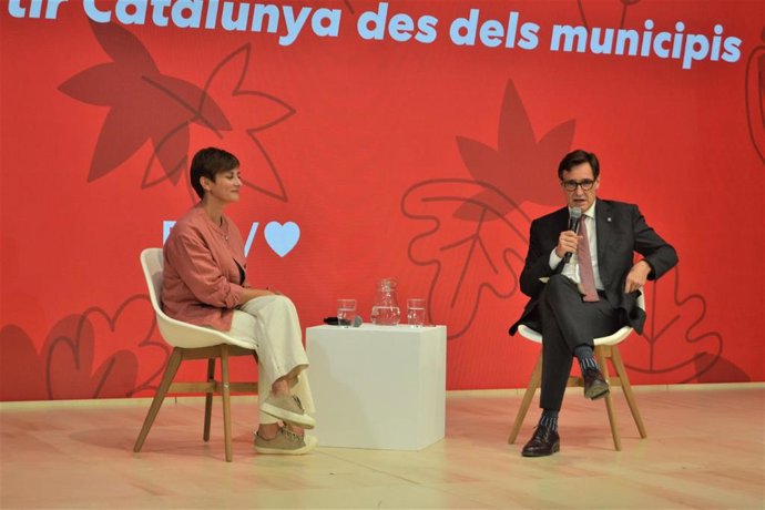 La ministra Isabel Rodríguez y el primer secretario del PSC, Salvador Illa, en el acto del PSC 'Enfortir Catalunya des dels municipis
