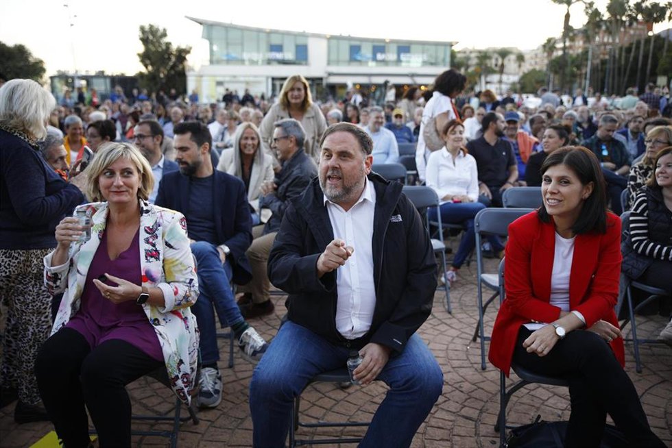 Alba Vergés, Oriol Junqueras, Marta Vilalta, y, detrás, Roger Torrent.