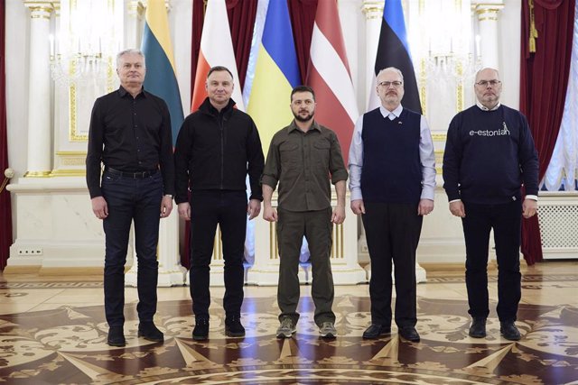 El presidente de Ucrania, Volodimir Zelenski, con los líderes de los países bálticos