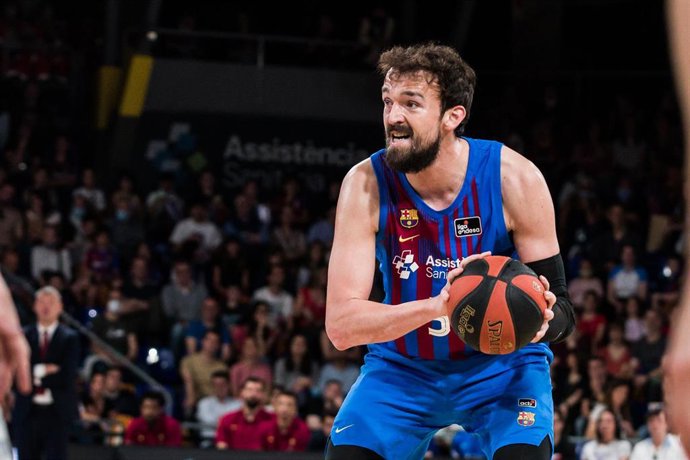 Archivo - El jugador del Bara Sertac Sanli