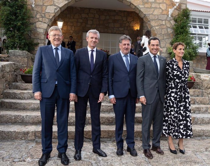 María Chivite junto con otros presidentes autonómicos en el Foro La Toja  Vínculo Atlántico