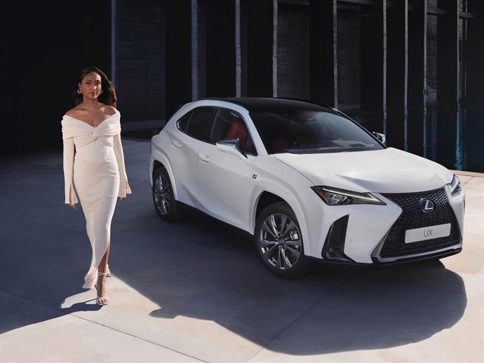 Joy Crookes, embajadora de la nueva campaña del Lexus UX