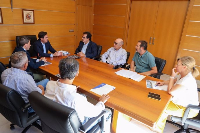 El Ayuntamiento de El Ejido y la Diputación analizan proyectos de mejora en calles y carreteras.