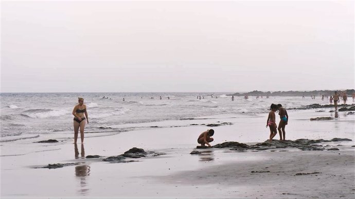 Bañistas en una playa