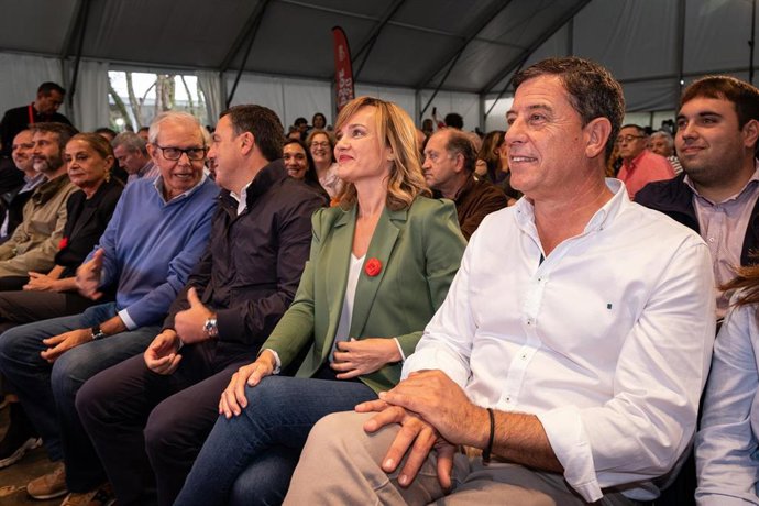 Touriño, en la Festa Socialista, junto con otros dirigentes del partido.