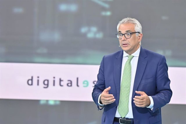 Archivo - Carlos Izquierdo, consejero de Administración Local y Digitalización de la Comunidad de Madrid