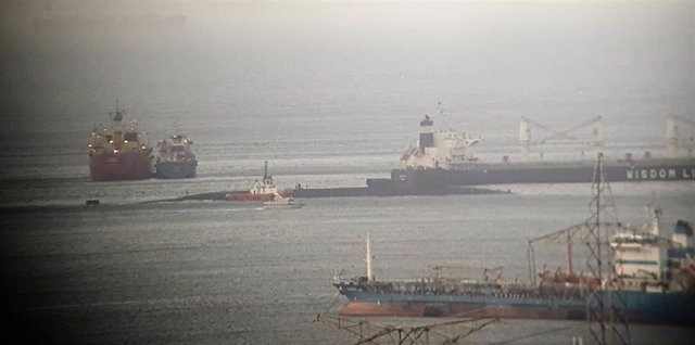 Ecologistas aseguran que el submarino nuclear USS Florida abandona Gibraltar.