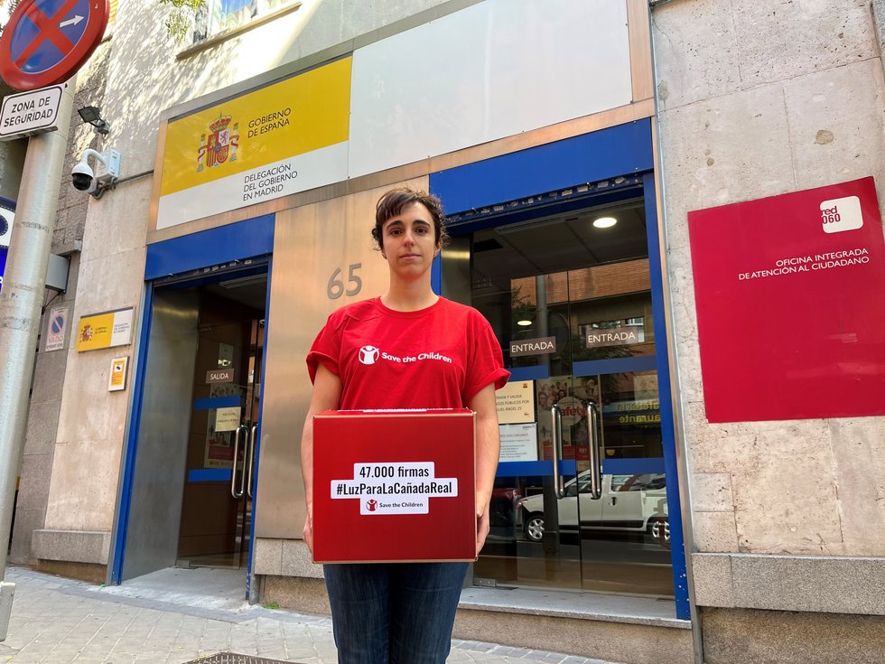 Entrega de más de 47.000 firmas a la Delegación del Gobierno de Madrid