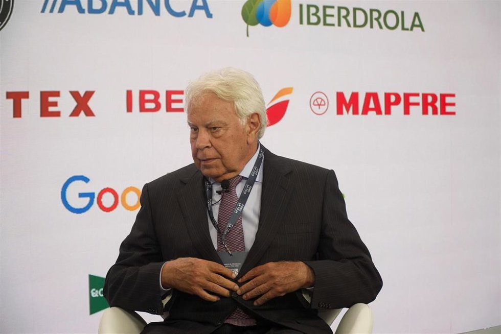 El expresidente del Gobierno de España Felipe González participa en una conferencia durante el Foro de La Toja, a 30 de septiembre de 2022, en la Isla de La Toja, O Grove, Pontevedra, Galicia (España). El Rey inauguró ayer, por cuarto año consecutivo, e