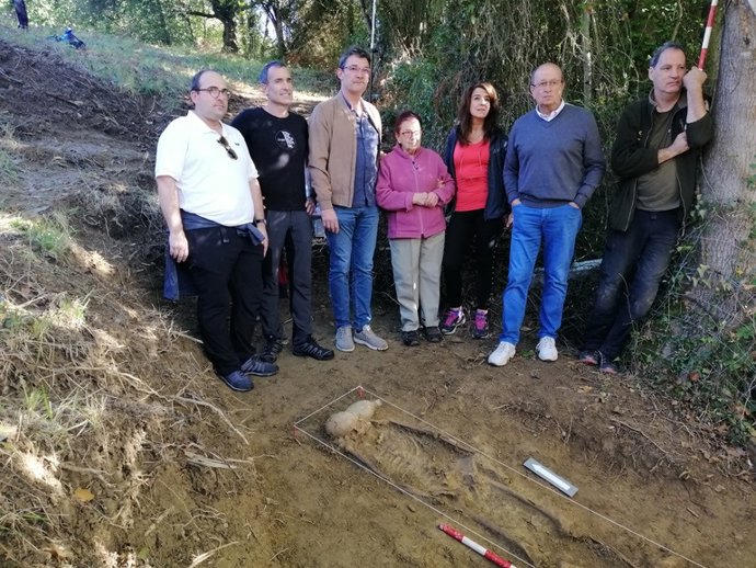 Gobierno Vasco y Aranzado recuperan los restos de un combatiente de la Guerra Civil en Mutriku (Gipuzkoa)