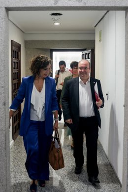 El ministro de Cultura y Deporte, Miquel Iceta, y la ministra de Hacienda y Función Pública, María Jesús Montero, en la sede del Ministerio de Cultura