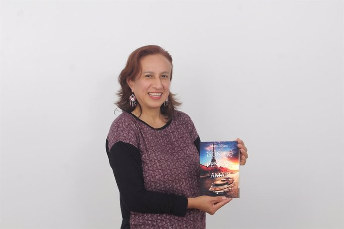 María Soriano con su novela '¡Soñar, pensar, amar!'