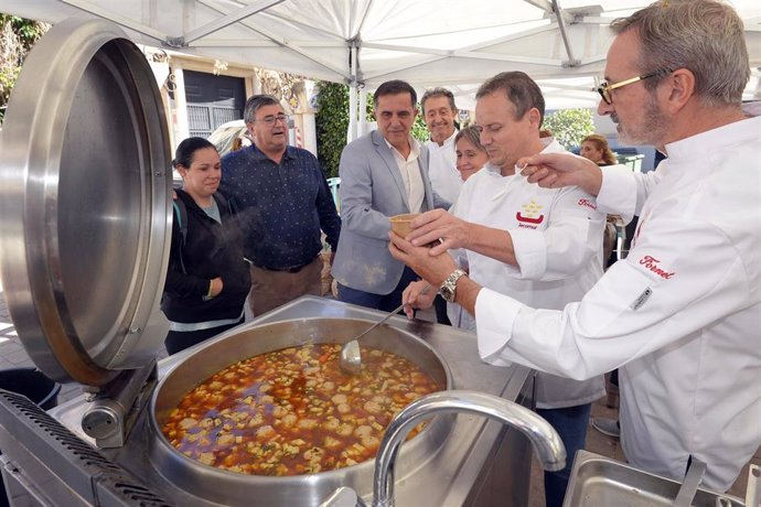 El alcalde de Murcia en el cocido solidario de Javalí Viejo