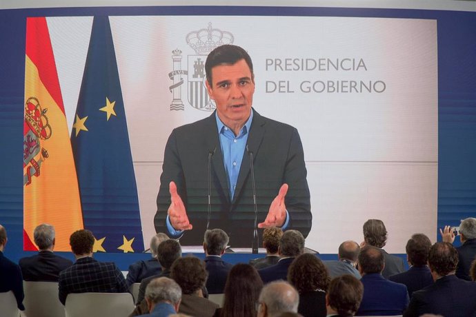 El presidente del Gobierno, Pedro Sánchez, interviene por videoconferencia en el Foro la Toja, en el Gran Hotel La Toja. 