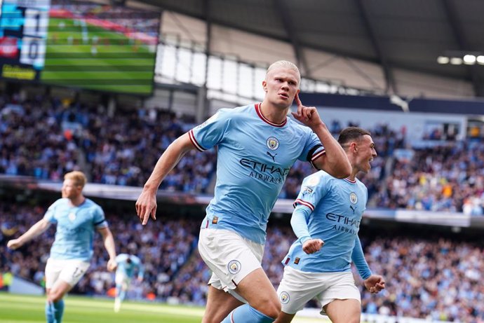 02 October 2022, United Kingdom, Manchester: Manchester City's Erling Haaland celebrates scoring his side's second goal during the English Premier League soccer match between Manchester City and Manchester United at the Etihad Stadium. Photo: Martin Ric