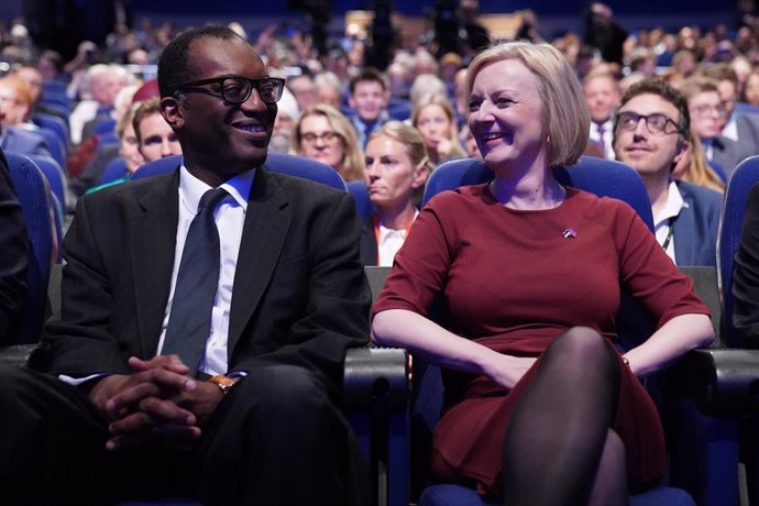 El ministro de Hacienda británico, Kwasi Kwarteng, y la primera ministra, Liz Truss, juntos en el congreso anual del Partido Conservador