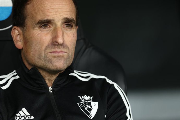 Jagoba Arrasate, head coach of Osasuna, looks on during the spanish league, La Liga Santander, football match played between Real Madrid and CA Osasuna at Santiago Bernabeu stadium on October 02, 2022, in Madrid, Spain.