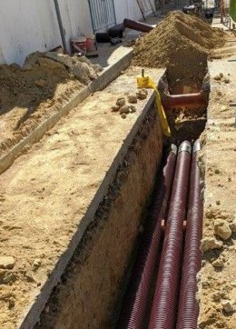 Archivo - Endesa invierte más de 600.000 euros en el refuerzo de la red eléctrica de Rincón de la Victoria