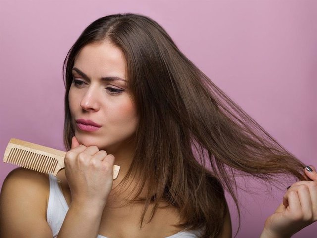Archivo - La caída del cabello suele ser preocupante con la llegada del otoño