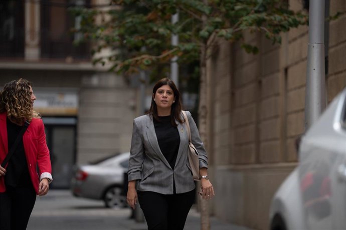 La consellera Gemma Geis, a su llegada a una reunión en la sede de su partido, a 29 de septiembre de 2022, en Barcelona, Cataluña (España). La ejecutiva de Junts se reúne después de que el president de la Generalitat cesara ayer a Jordi Puigneró (JxCat)