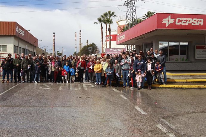 Archivo - Cádiz.- Más de 2.700 personas conocieron en 2019 las instalaciones energéticas de Cepsa en San Roque