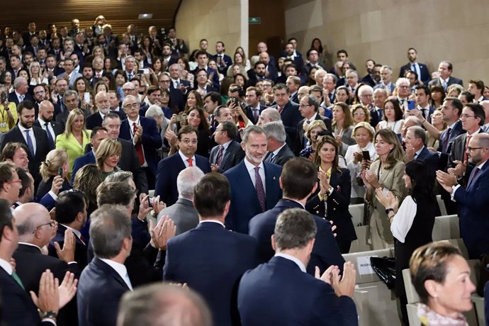 El Rey Felipe VI en el Palacio de Congresos de Cáceres donde ha inaugurado el XXV Congreso Nacional de la Empresa Familiar