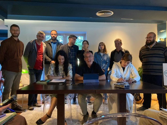Miembros de Compostela Aberta en rueda de prensa.