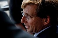 Almeida diagnostica que el "verdadero problema de España" no es la recesión y sí tener "un Gobierno en descomposición"