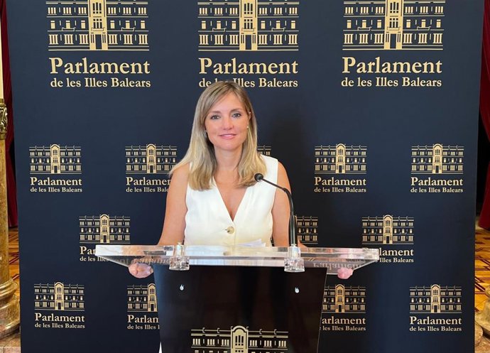 La coordinadora autonómica y portavoz de Cs Baleares, Patricia Guasp, en una rueda de prensa en el Parlament.