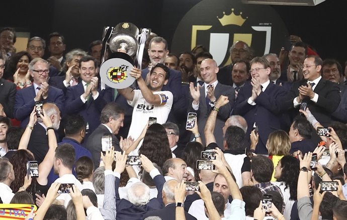 Archivo - El Valencia, campeón de la Copa del Rey de fútbol 2018-19